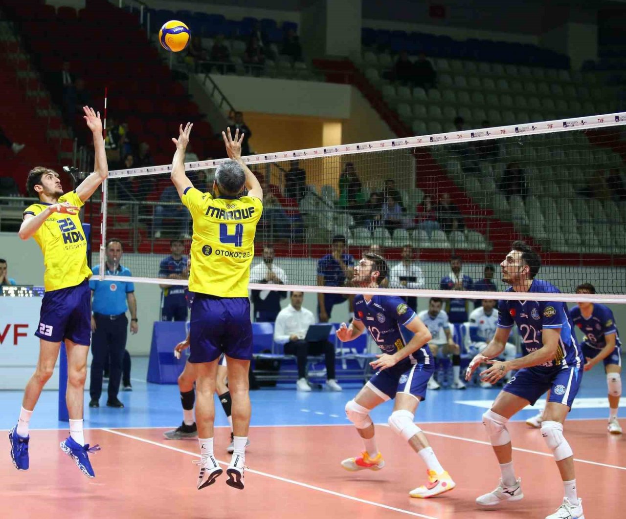 Fenerbahçe HDI Sigorta seride 1-0 öne geçti