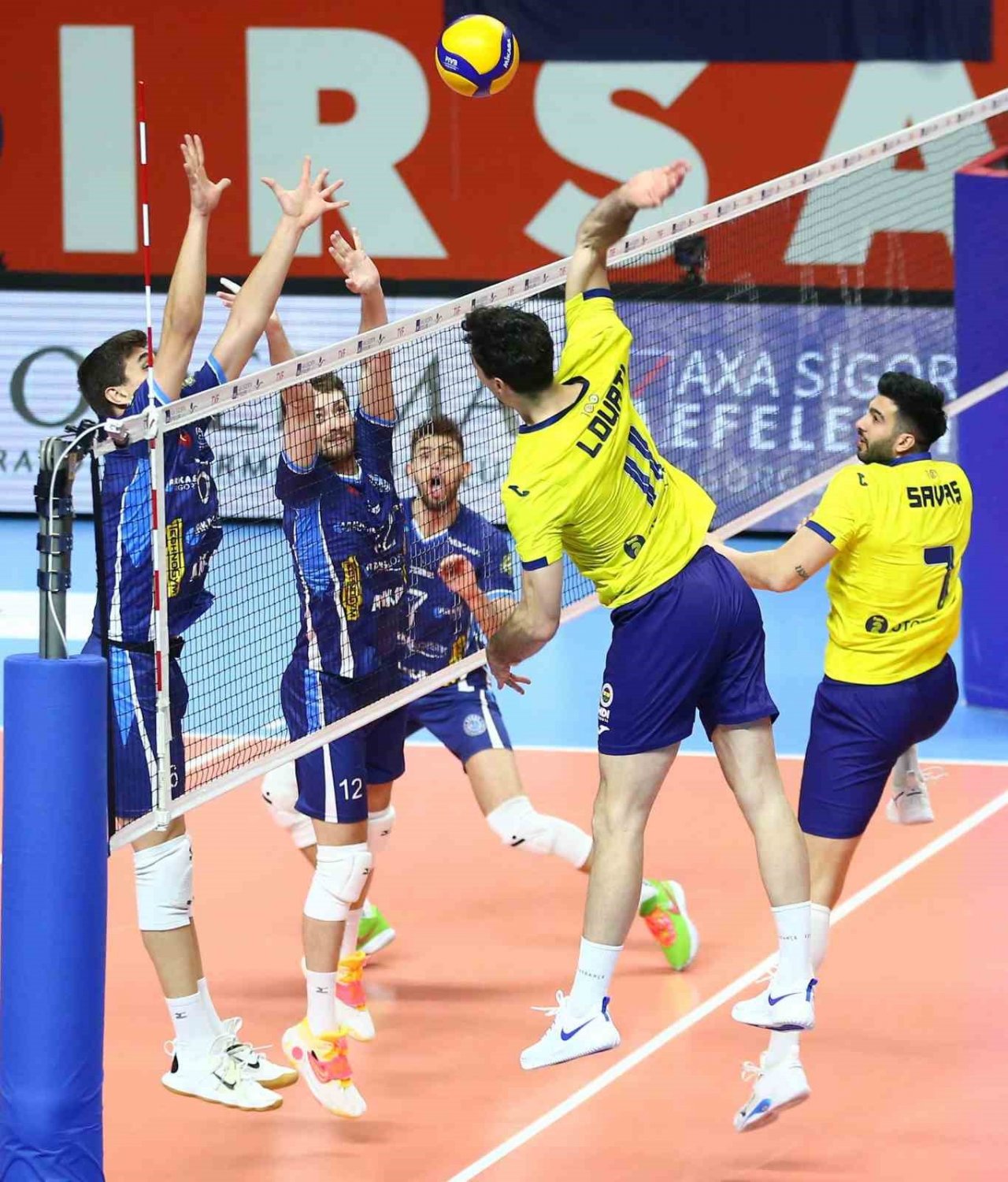 Fenerbahçe HDI Sigorta seride 1-0 öne geçti