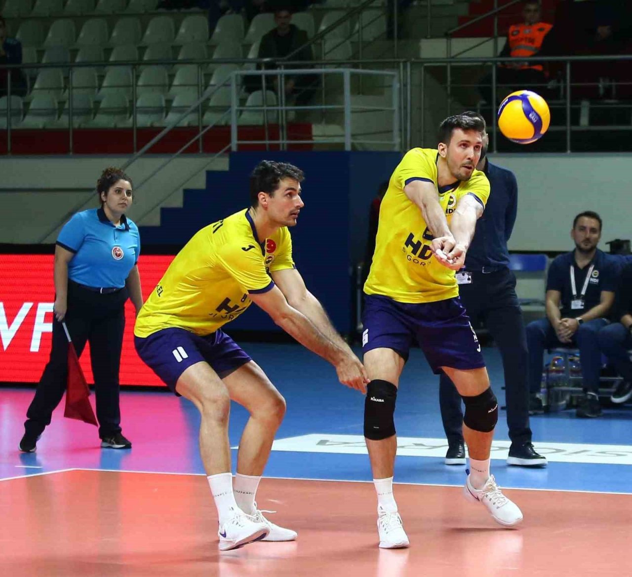 Fenerbahçe HDI Sigorta seride 1-0 öne geçti