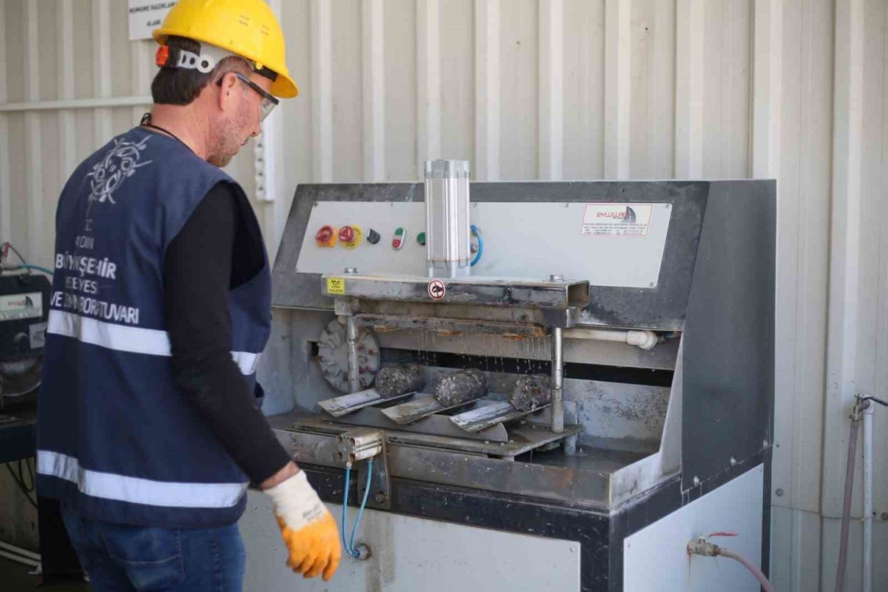 Aydın Büyükşehir Belediyesi, yapıların dayanıklılığını kontrol ediyor