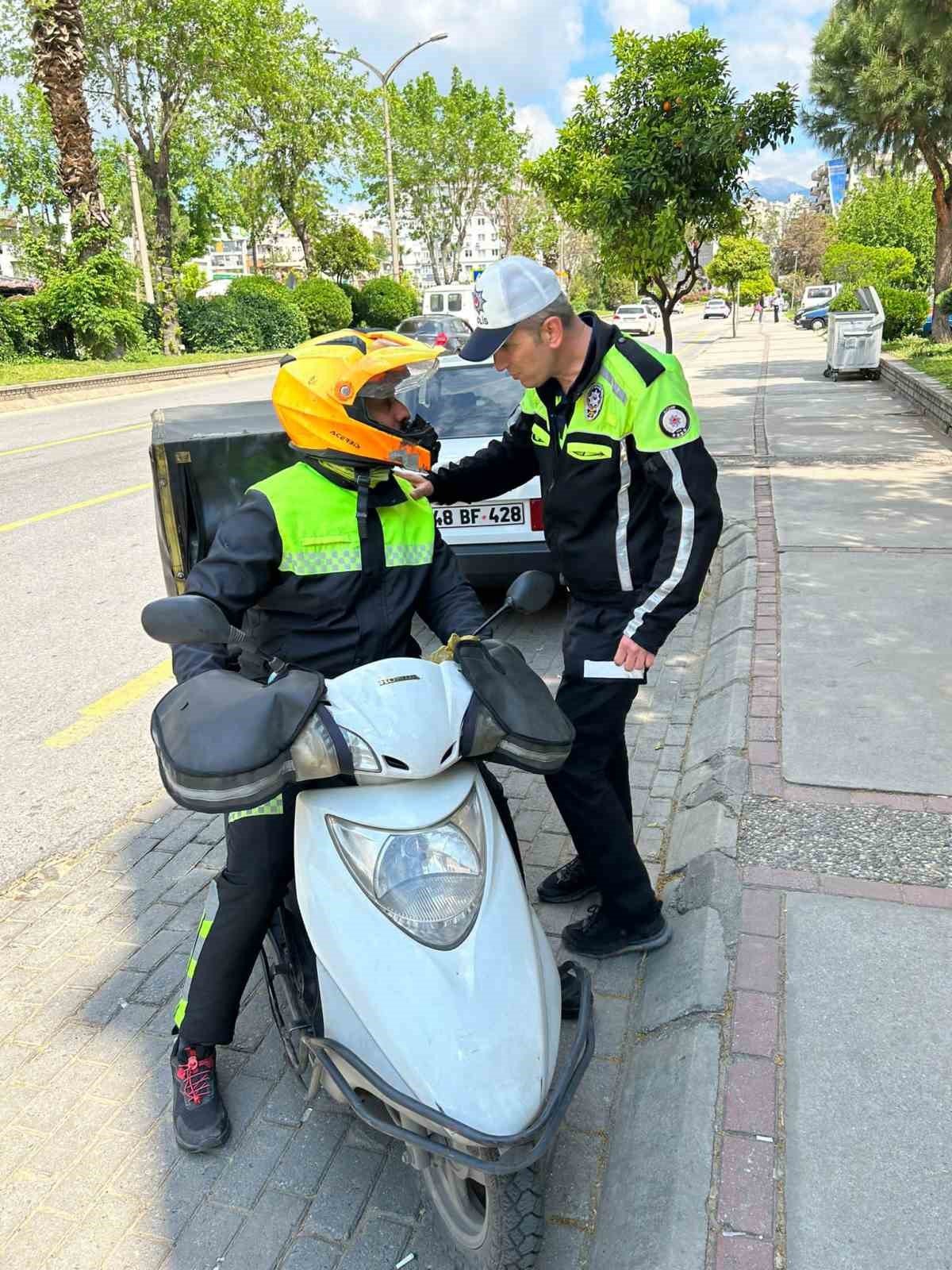 Motosiklet sürücülerine kuralların önemi anlatıldı