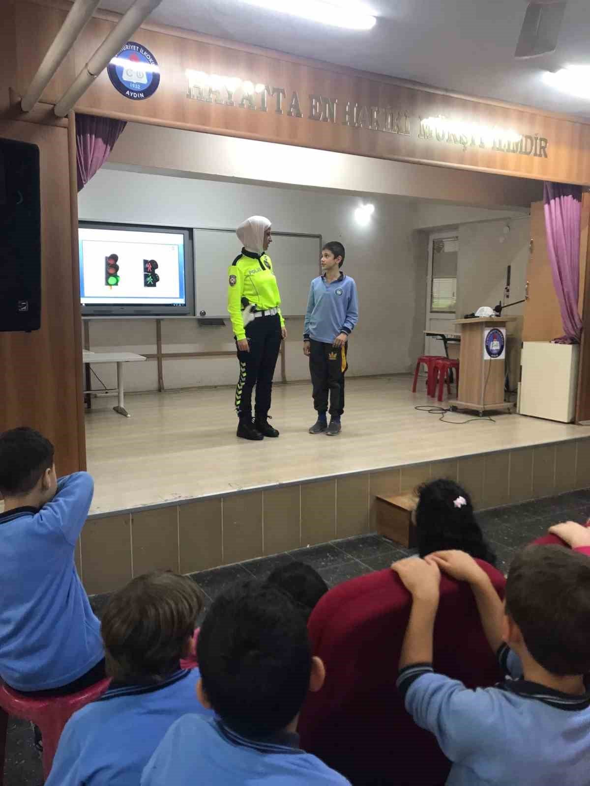 Aydın’da 250 öğrenci “trafik dedektifi” oldu