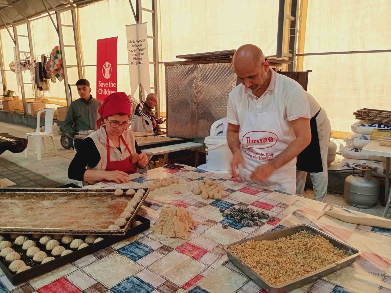 Bahçelievler’de depremzede girişimci kadınalar için ‘Yardım Eli’ çadırı kuruldu