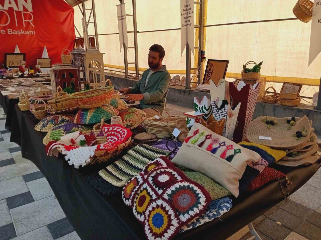 Bahçelievler’de depremzede girişimci kadınalar için ‘Yardım Eli’ çadırı kuruldu