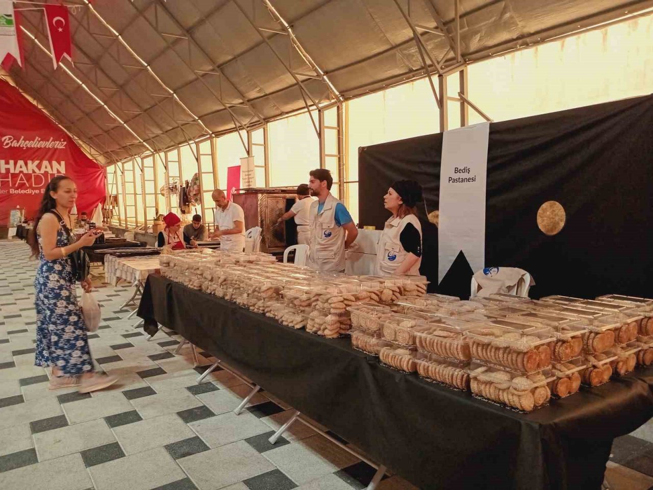 Bahçelievler’de depremzede girişimci kadınalar için ‘Yardım Eli’ çadırı kuruldu