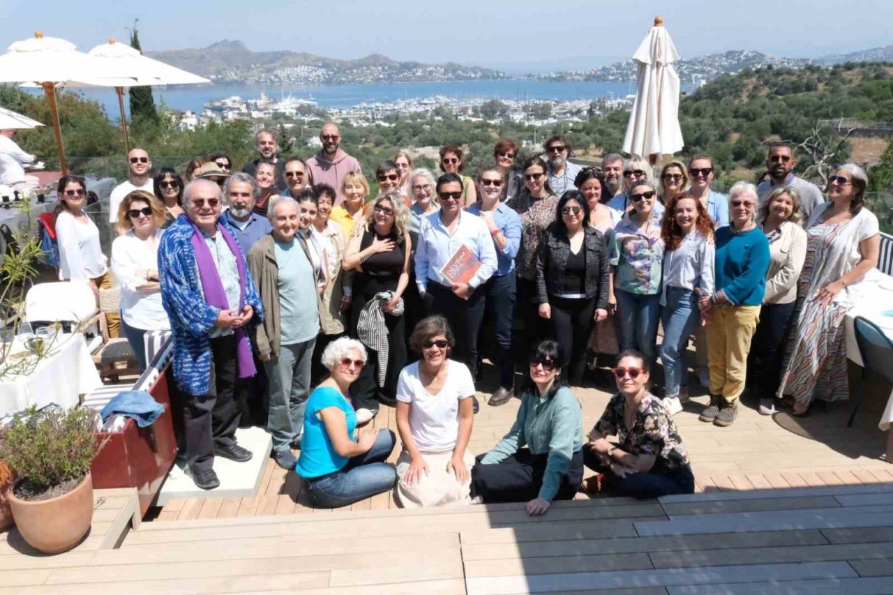 Başkan Aras, sanatçılarla buluştu