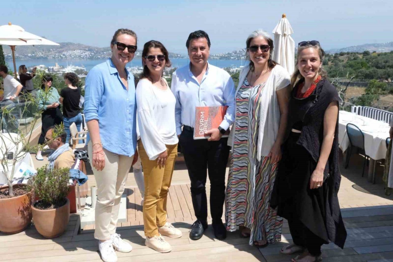 Başkan Aras, sanatçılarla buluştu