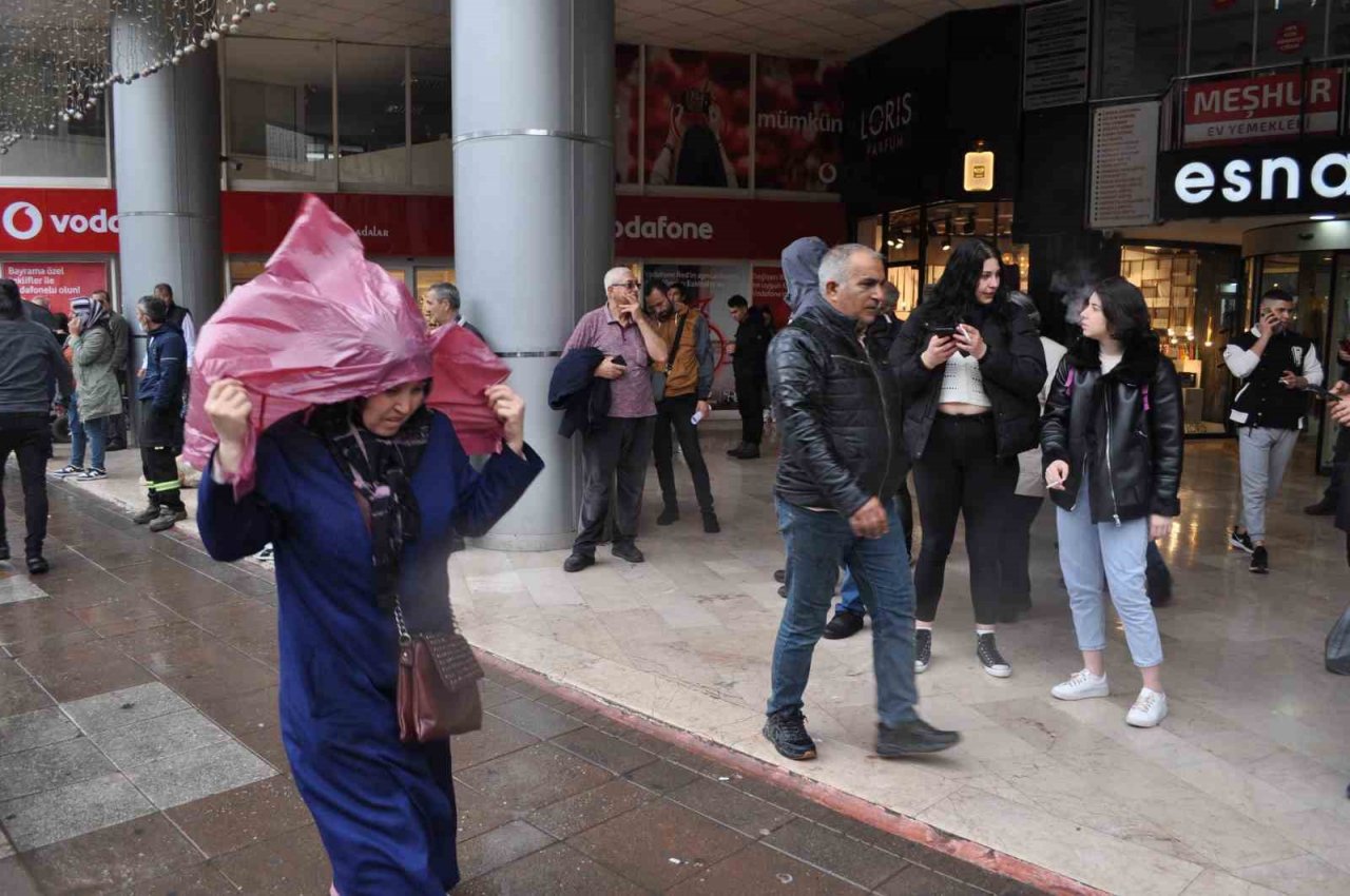 Eskişehir’de sağanak yağmur etkili oldu