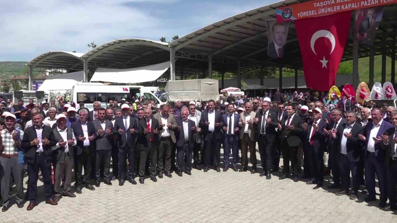 Taşova’nın yeni kapalı pazaryeri açıldı