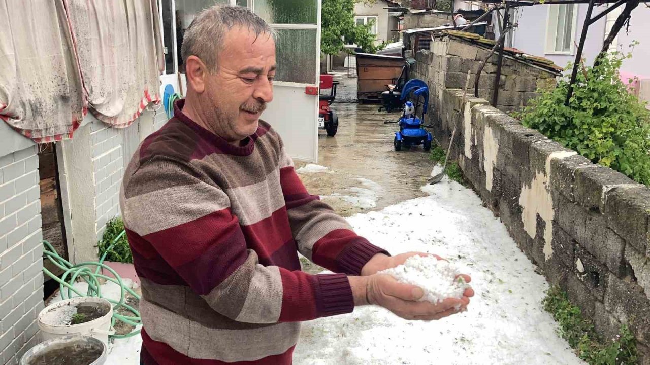 Burdur’da dolu hayatı felç etti