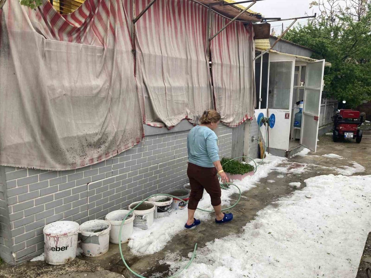 Burdur’da dolu hayatı felç etti
