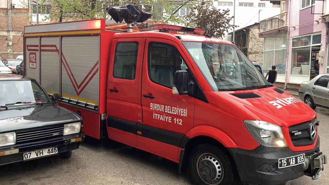 Burdur’da dolu hayatı felç etti