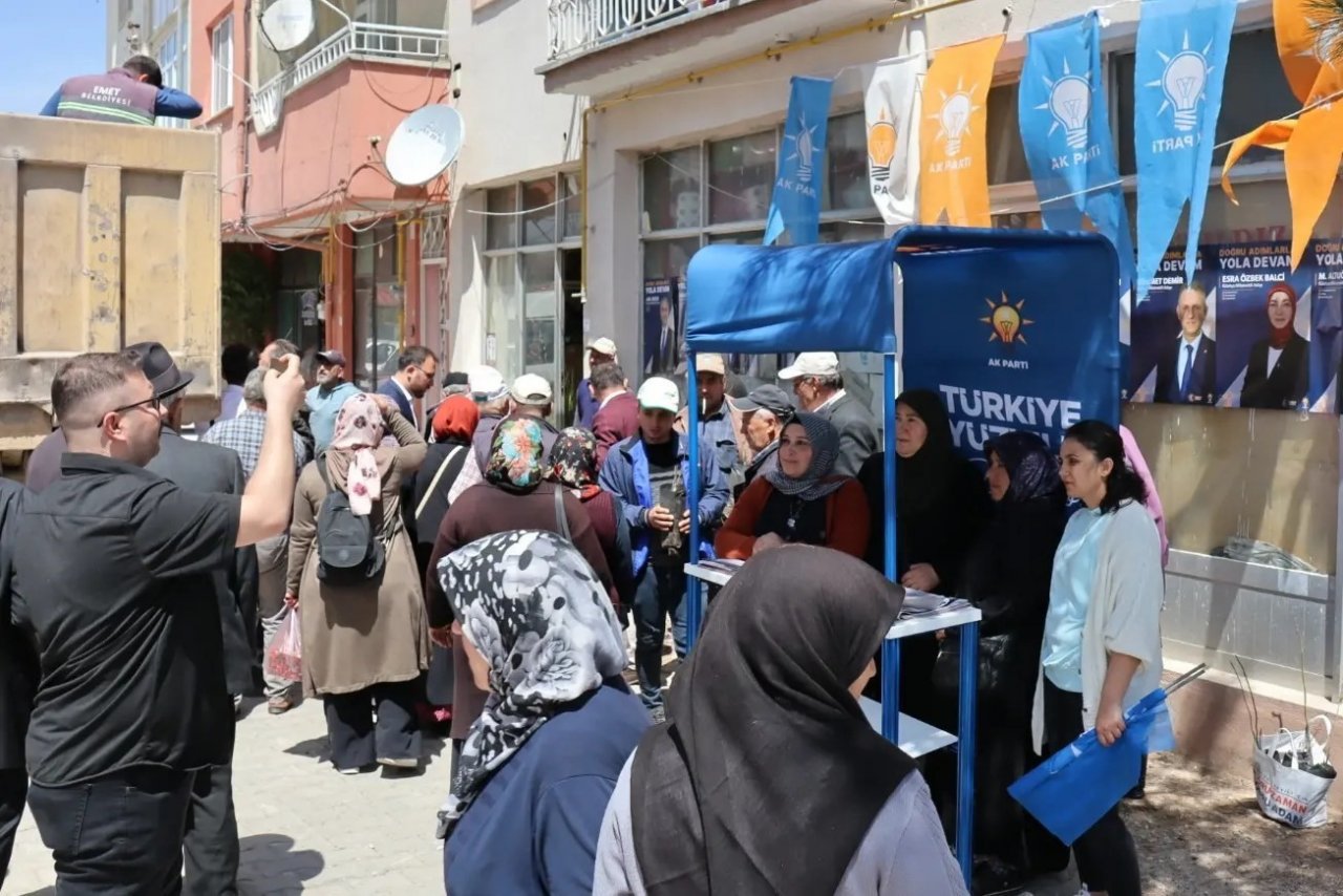 Çavdarhisar’da 400 adet ücretsiz ceviz ve badem fidanı dağıtıldı