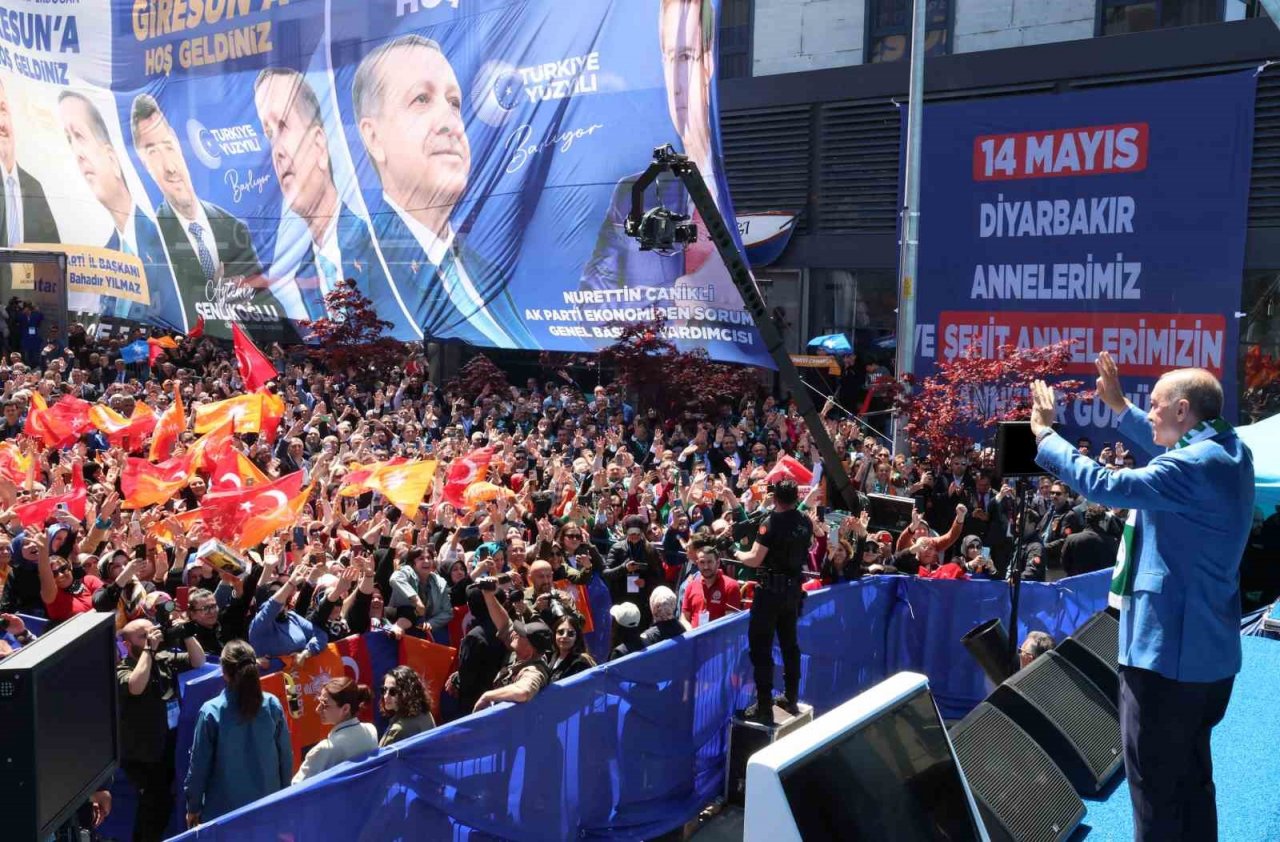 Cumhurbaşkanı Erdoğan: “Gelin ülkemizin, milletimizin, evlatlarımızın, aydınlık geleceği için 14 Mayıs’ta Türkiye Yüzyılı etrafında kenetlenelim”