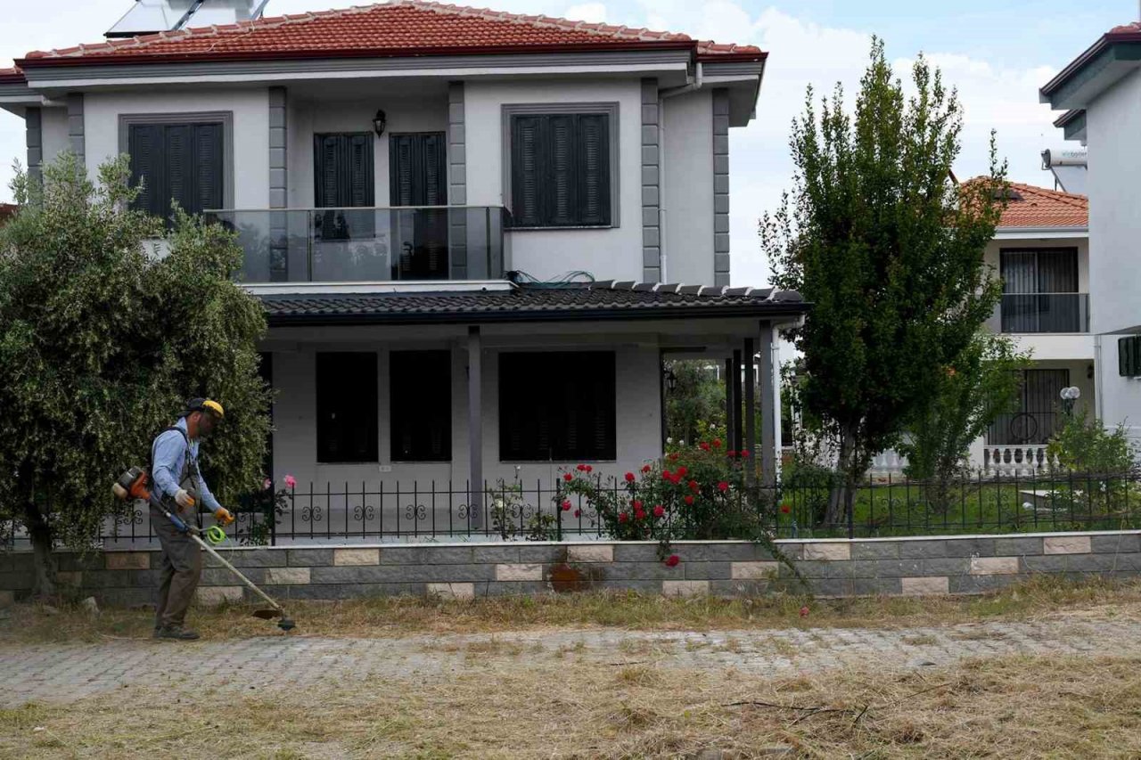 Kuşadası’nda yaz sezonu öncesi temizlik çalışmalarına hız verildi