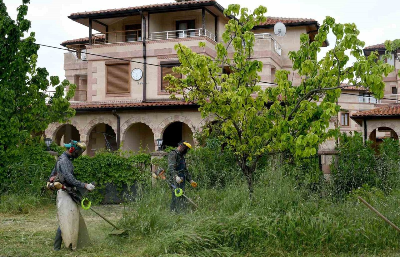 Kuşadası’nda yaz sezonu öncesi temizlik çalışmalarına hız verildi