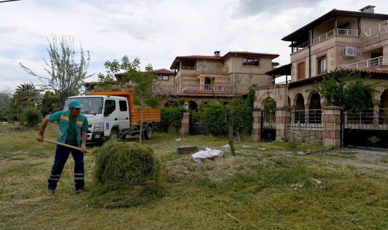 Kuşadası’nda yaz sezonu öncesi temizlik çalışmalarına hız verildi