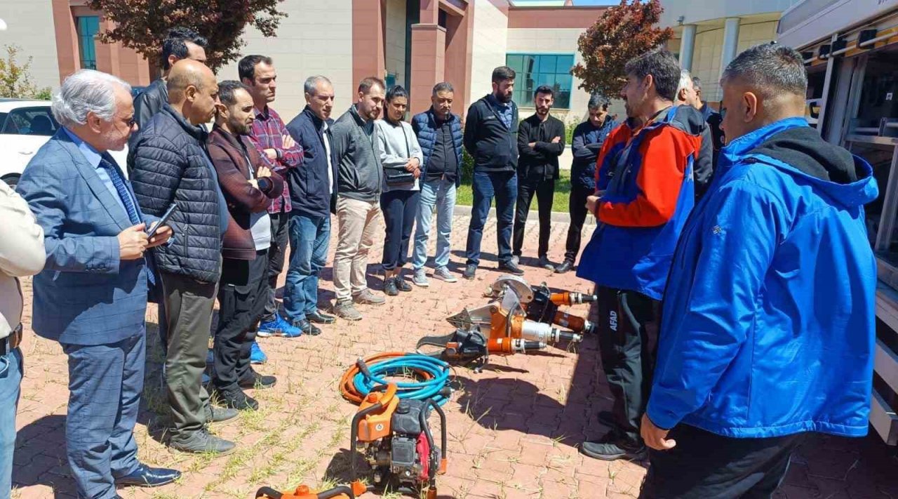 Dicle Üniversitesi personeline afet eğitimi verildi