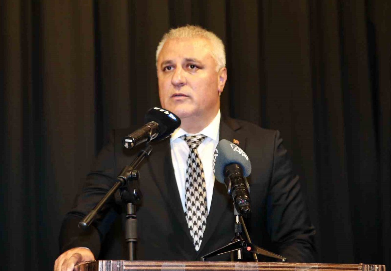 Bakan Çavuşoğlu, emlak ve inşaat sektörü temsilciyle buluştu