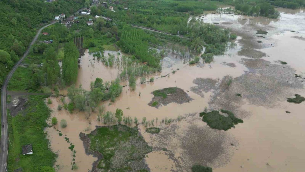 Yağış ve eriyen karlar gölün su seviyesini yükseltti