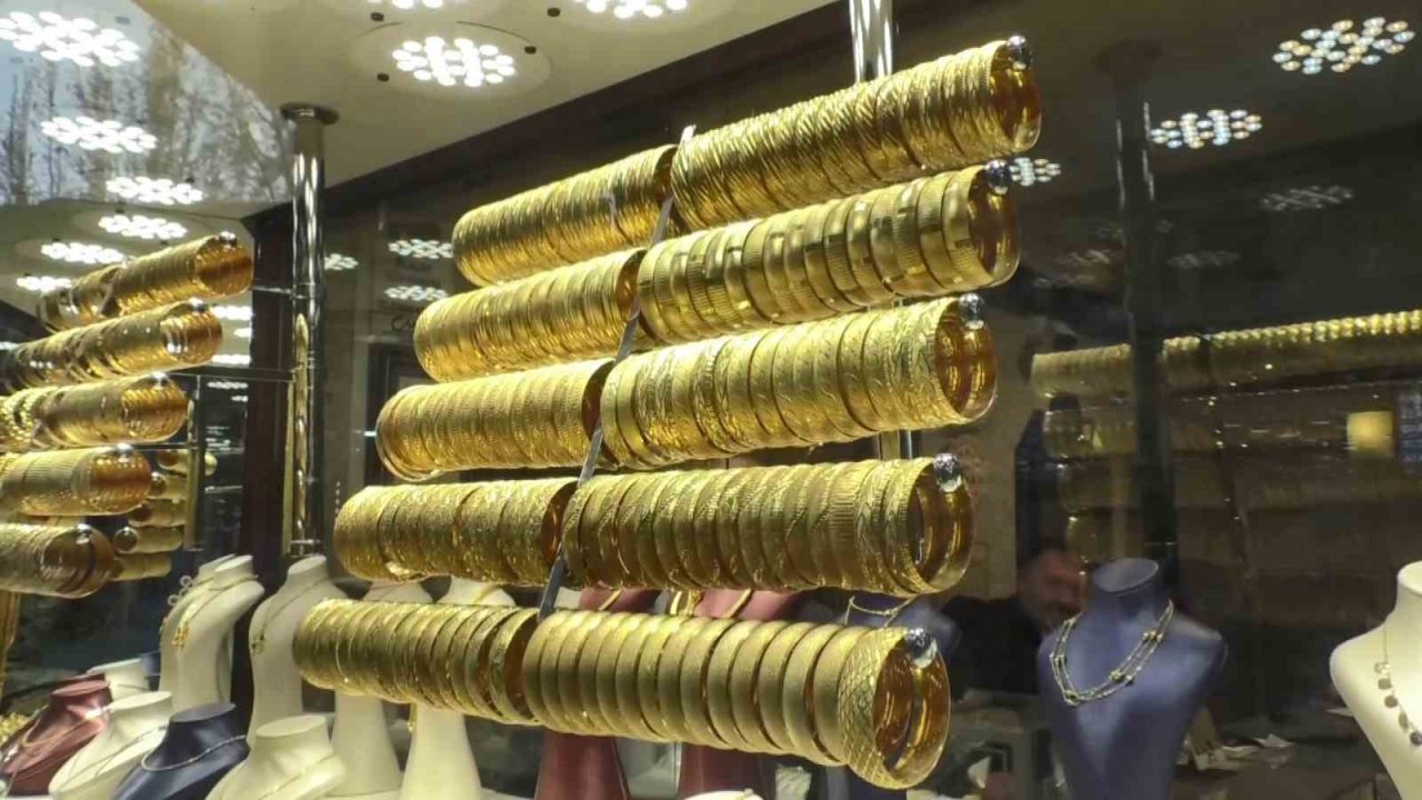 Gürcüler kuyumcuyu patlattı, Taş mağazalarına polis noktası geldi