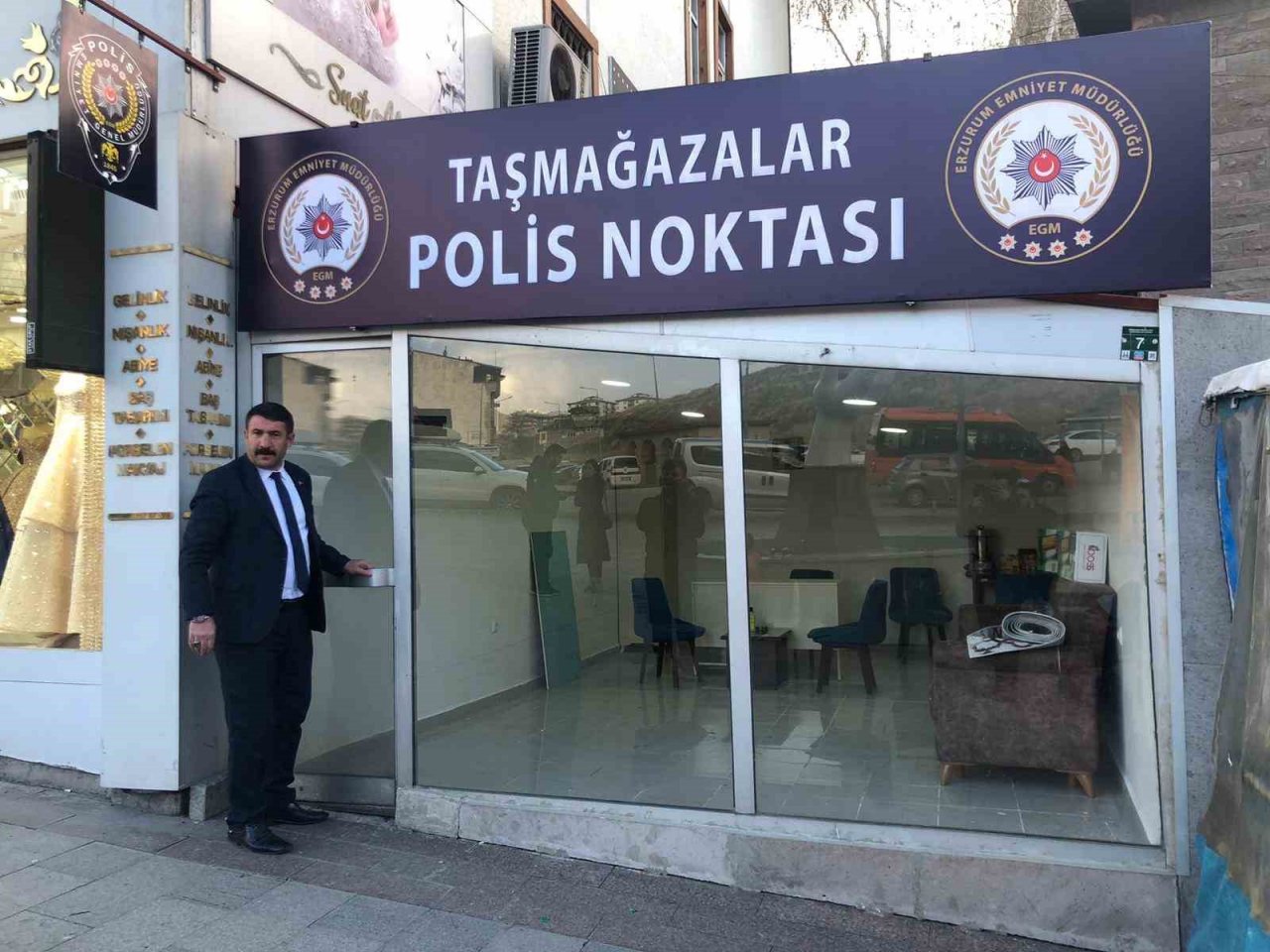 Gürcüler kuyumcuyu patlattı, Taş mağazalarına polis noktası geldi