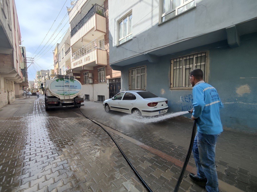 Eyyübiye sokakları bir bir temizleniyor