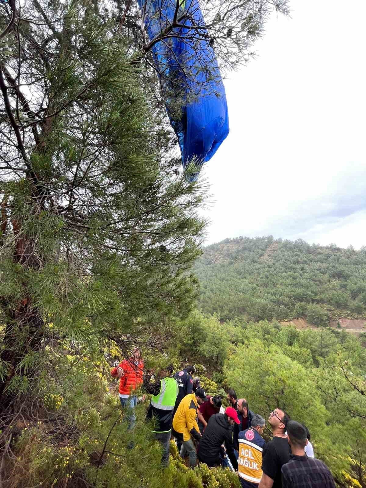 Fırtına Fethiye’de paraşütçüleri vurdu