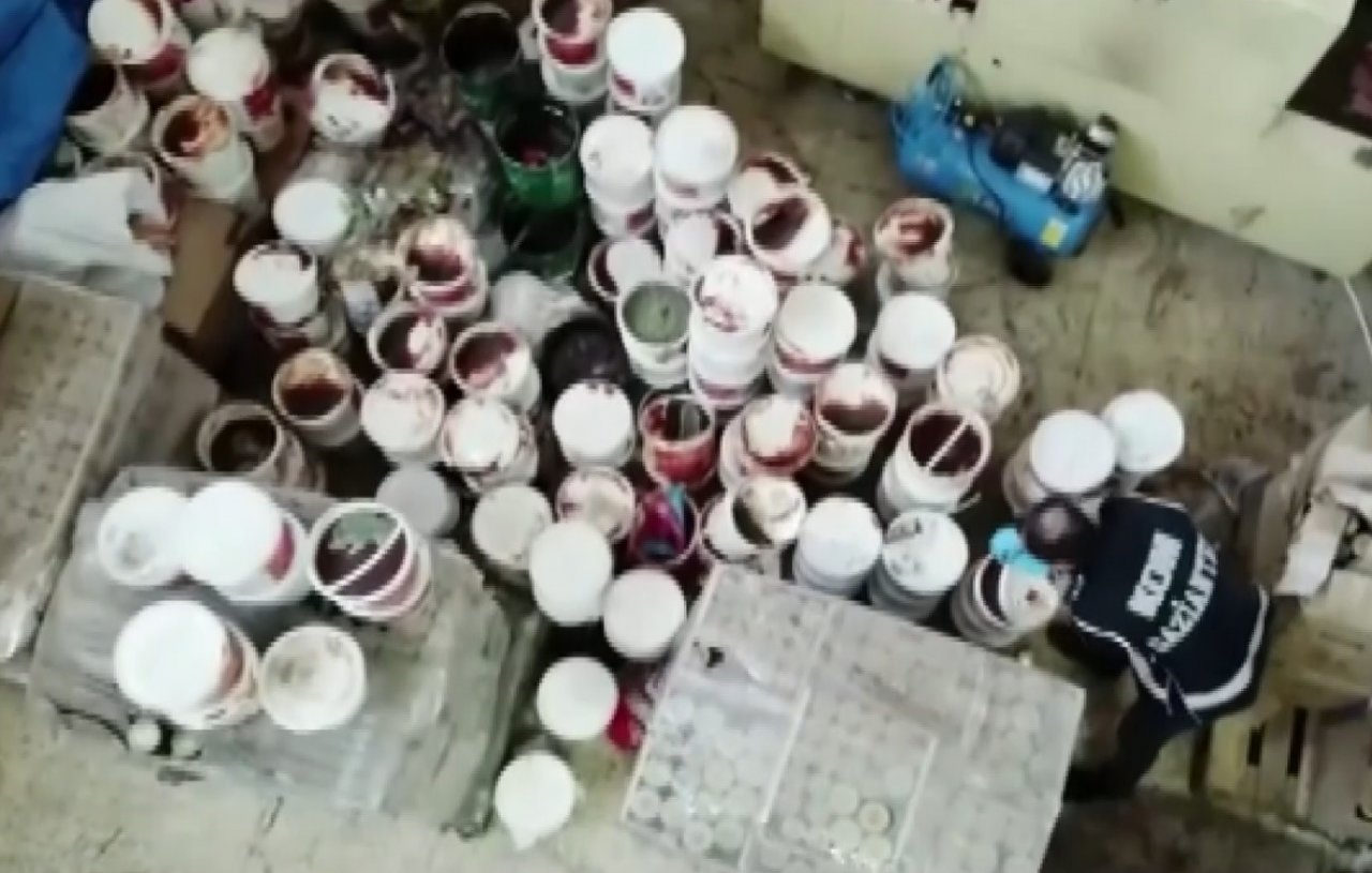 Gaziantep’te 74 ton bozulmuş kaçak gıda ele geçirildi