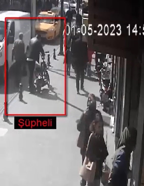 Elektrikli bisikletin çalındığı anlar güvenlik kamerasında