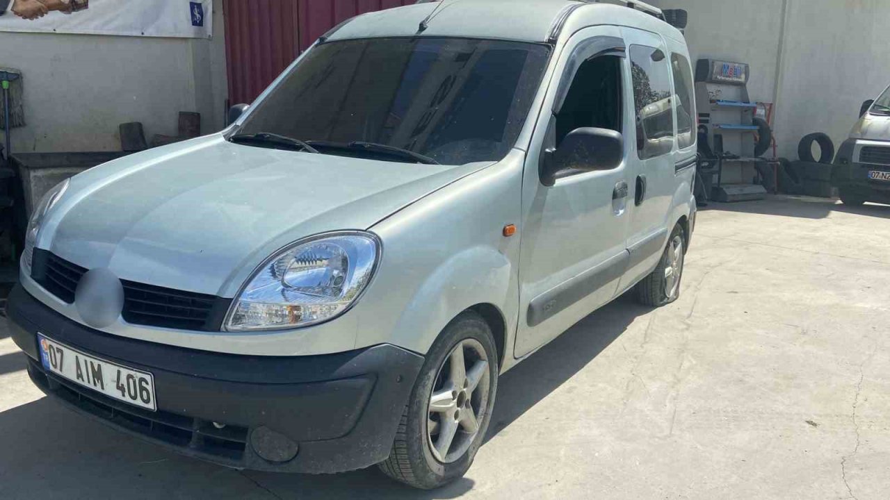 3 kişi tarafından yolu kesilip av tüfeğiyle vuruldu