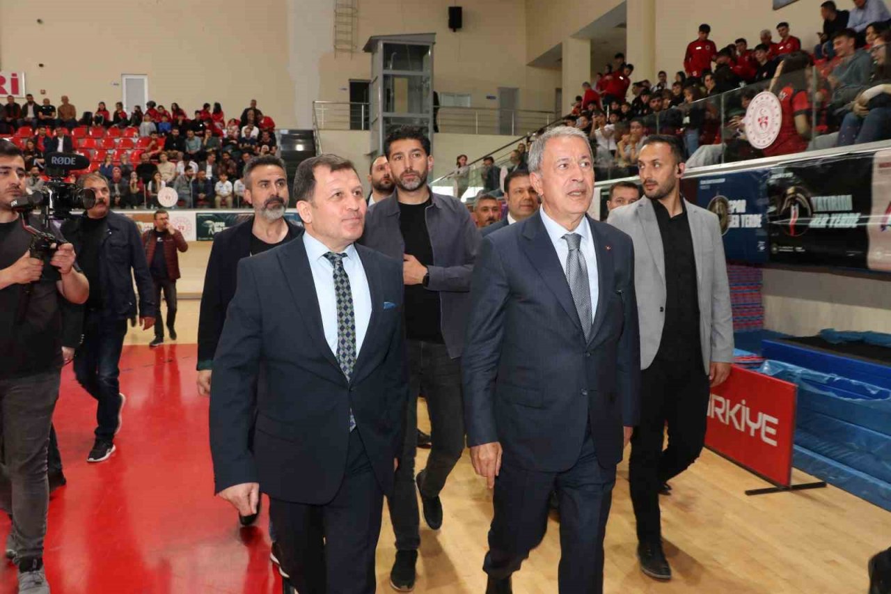 Kayseri’de spor kulüplerine tam destek