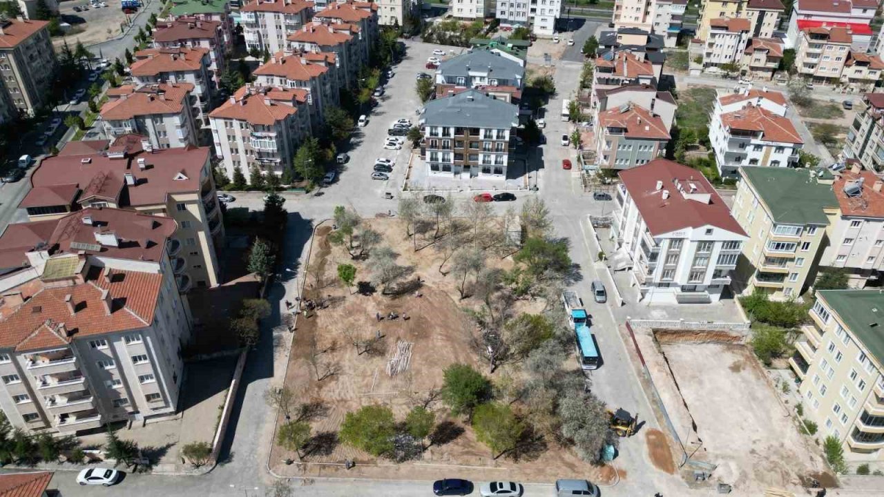 Güzelyurt Mahallesinde Parklar Yenileniyor