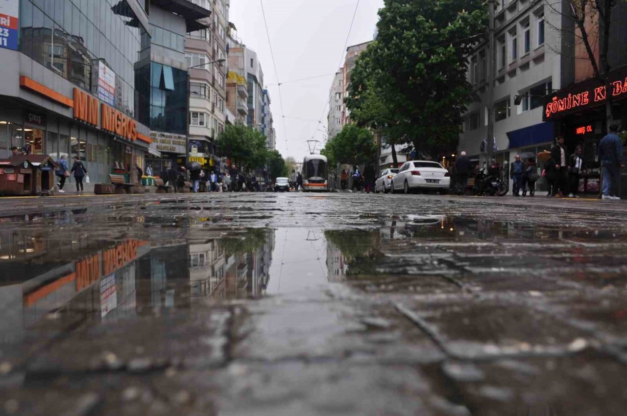 Eskişehir’de sağanak yağmur etkili oldu