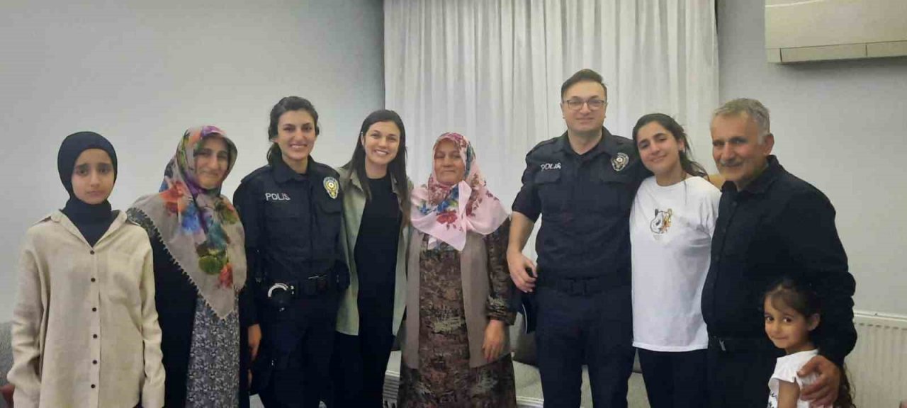 İzmir polisinden duygulandıran doğum günü sürprizi