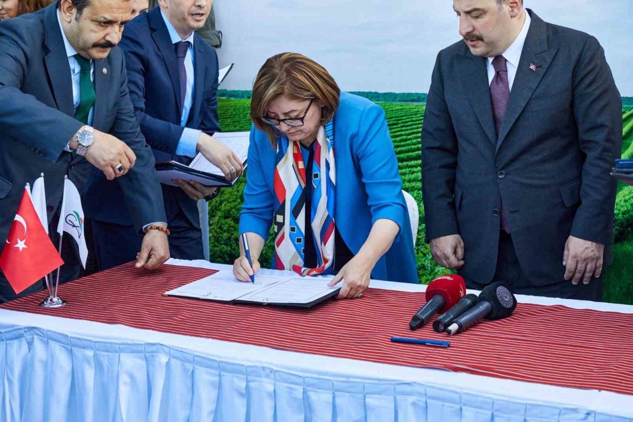 Afetzede çiftçiler tarımsal üretimi aksatmıyor