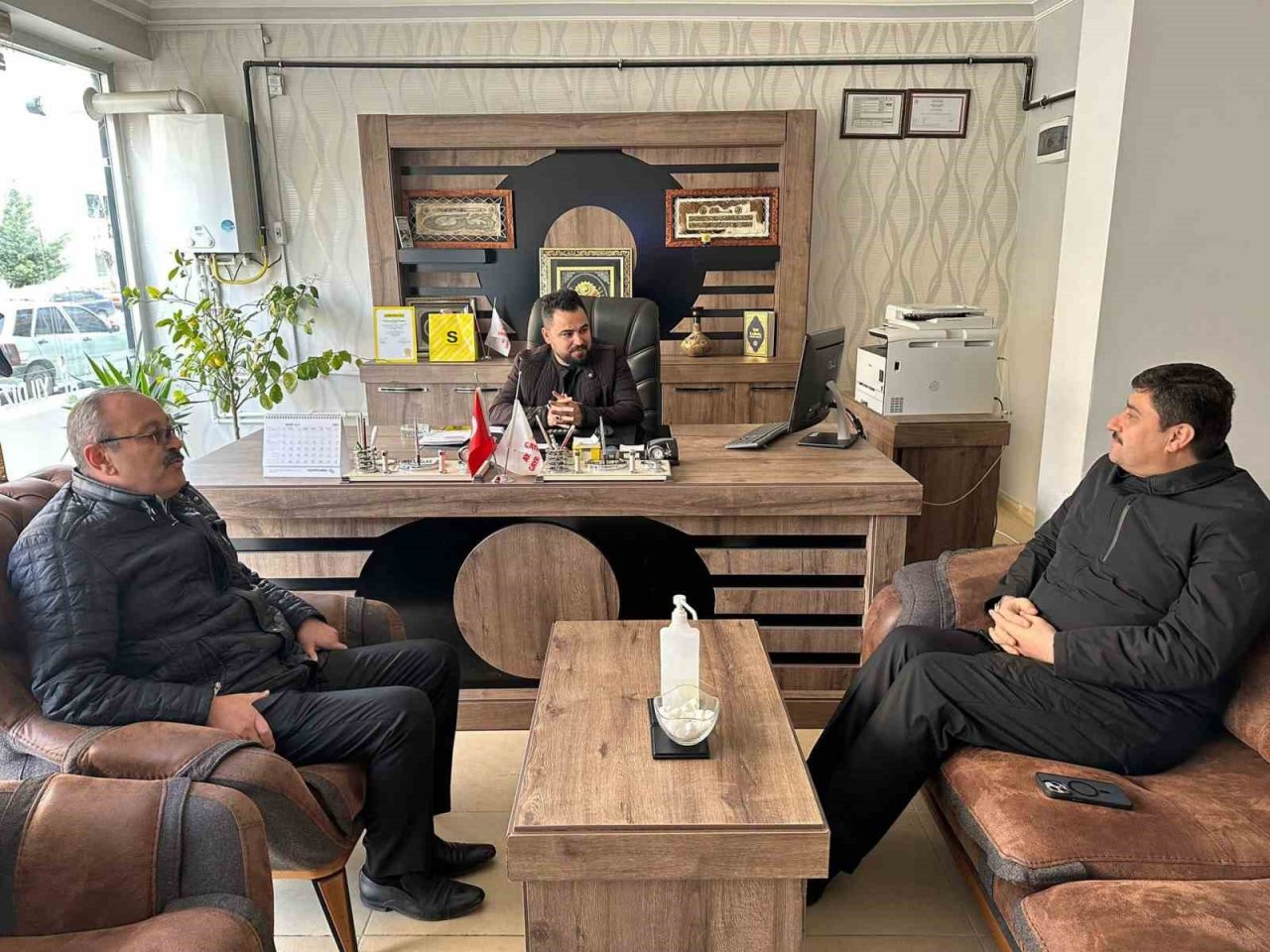 Başkan Oğuz esnafın yanında