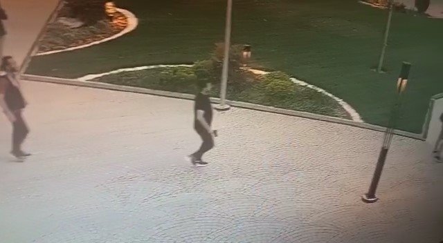 (Öze) Tıp literatürüne giren kalp profesörüne silahlı saldırı kamerada