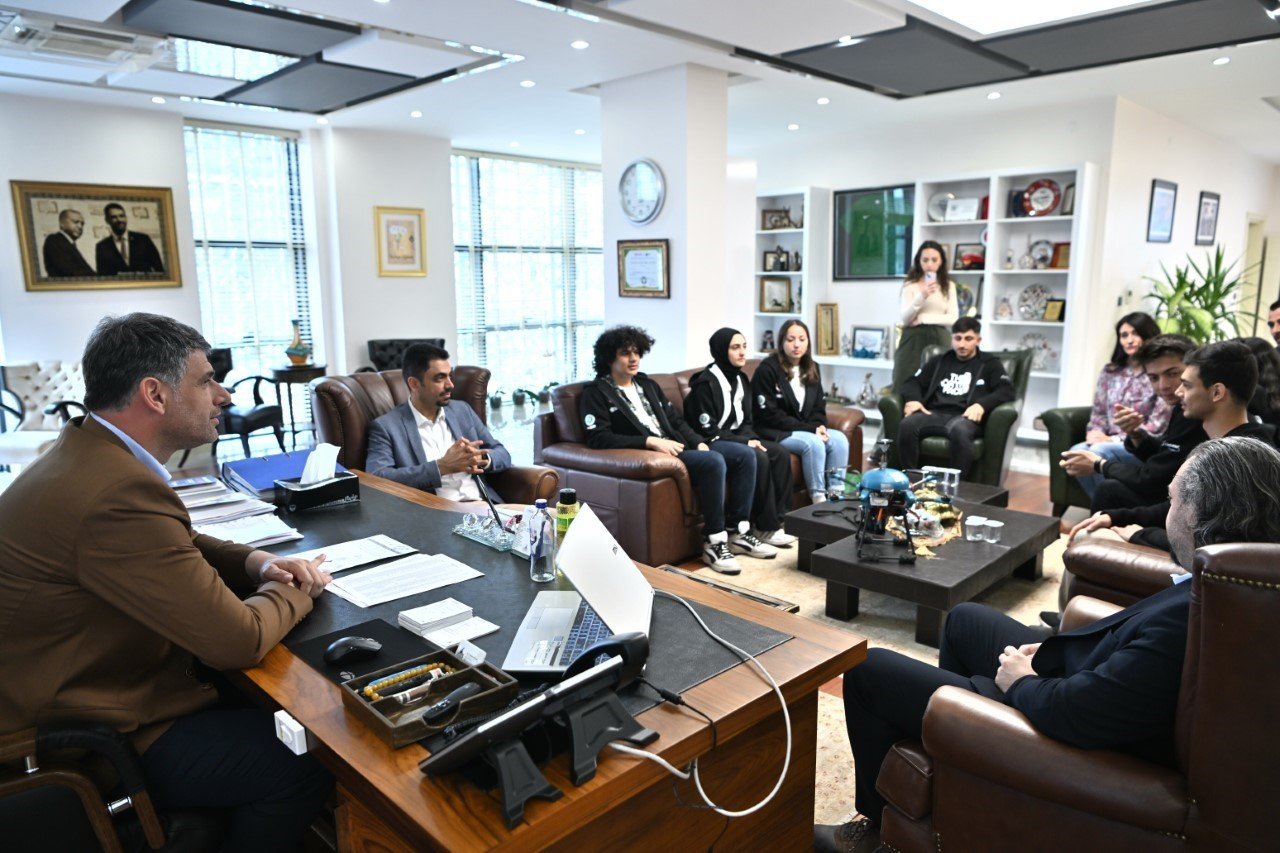 Gençlerin projesi performans ödülü kazandı