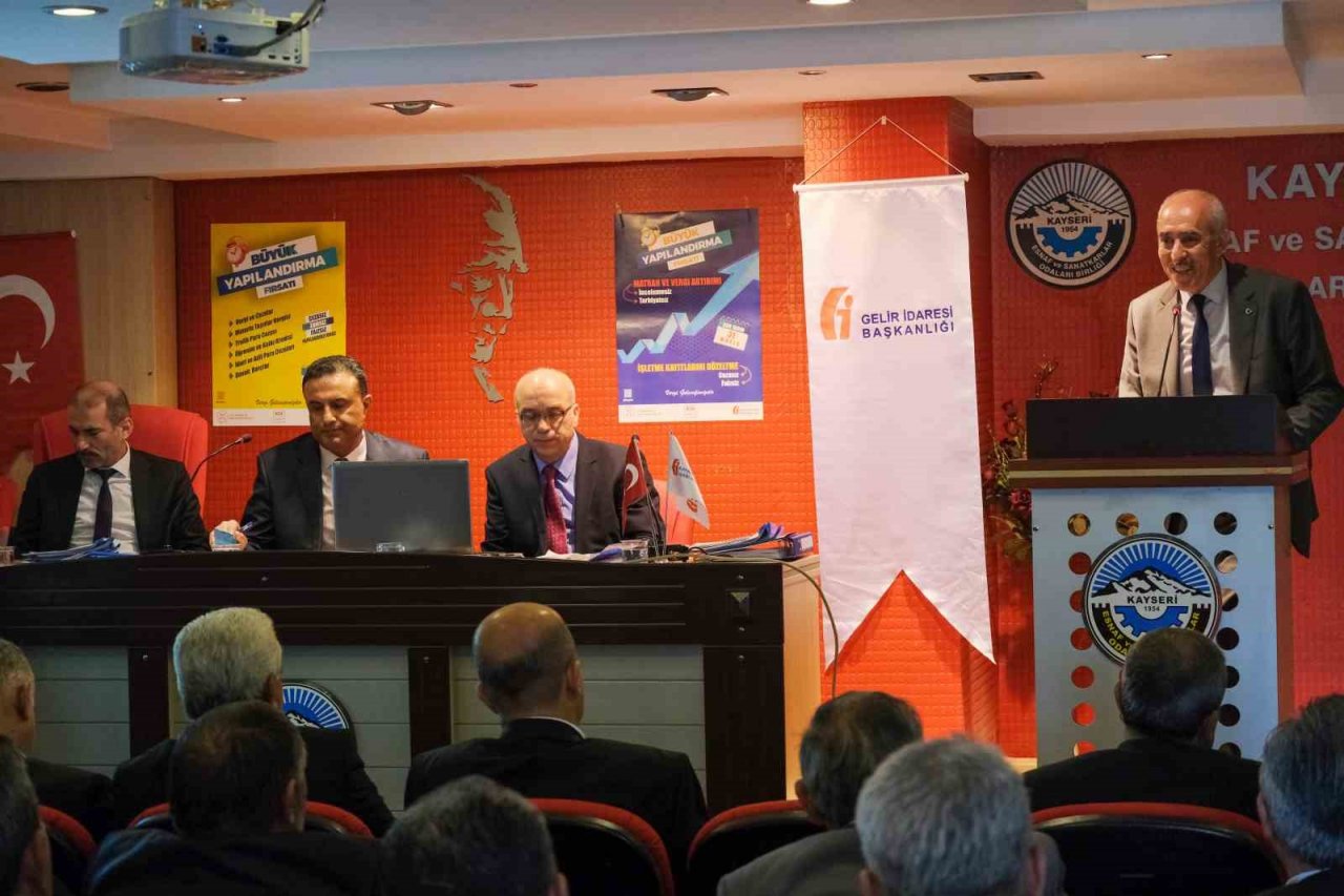 Kayseri Vergi Dairesi Başkanı İbrahim Kaya, esnaf temsilcileriyle bir araya geldi