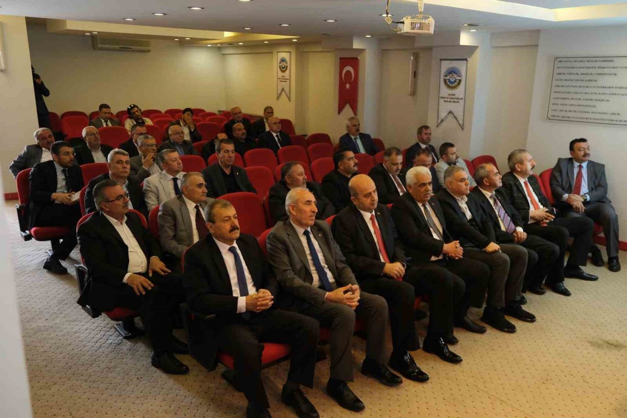 Kayseri Vergi Dairesi Başkanı İbrahim Kaya, esnaf temsilcileriyle bir araya geldi