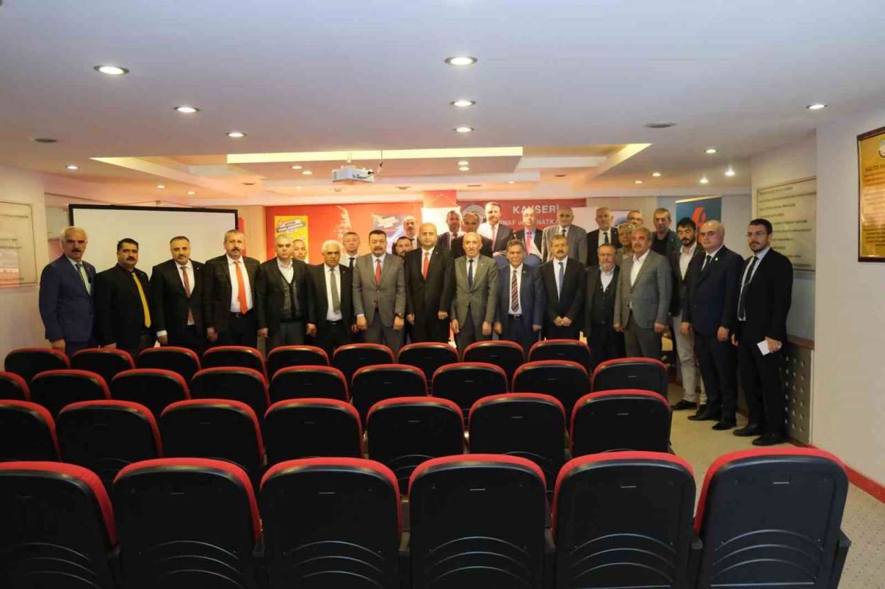 Kayseri Vergi Dairesi Başkanı İbrahim Kaya, esnaf temsilcileriyle bir araya geldi
