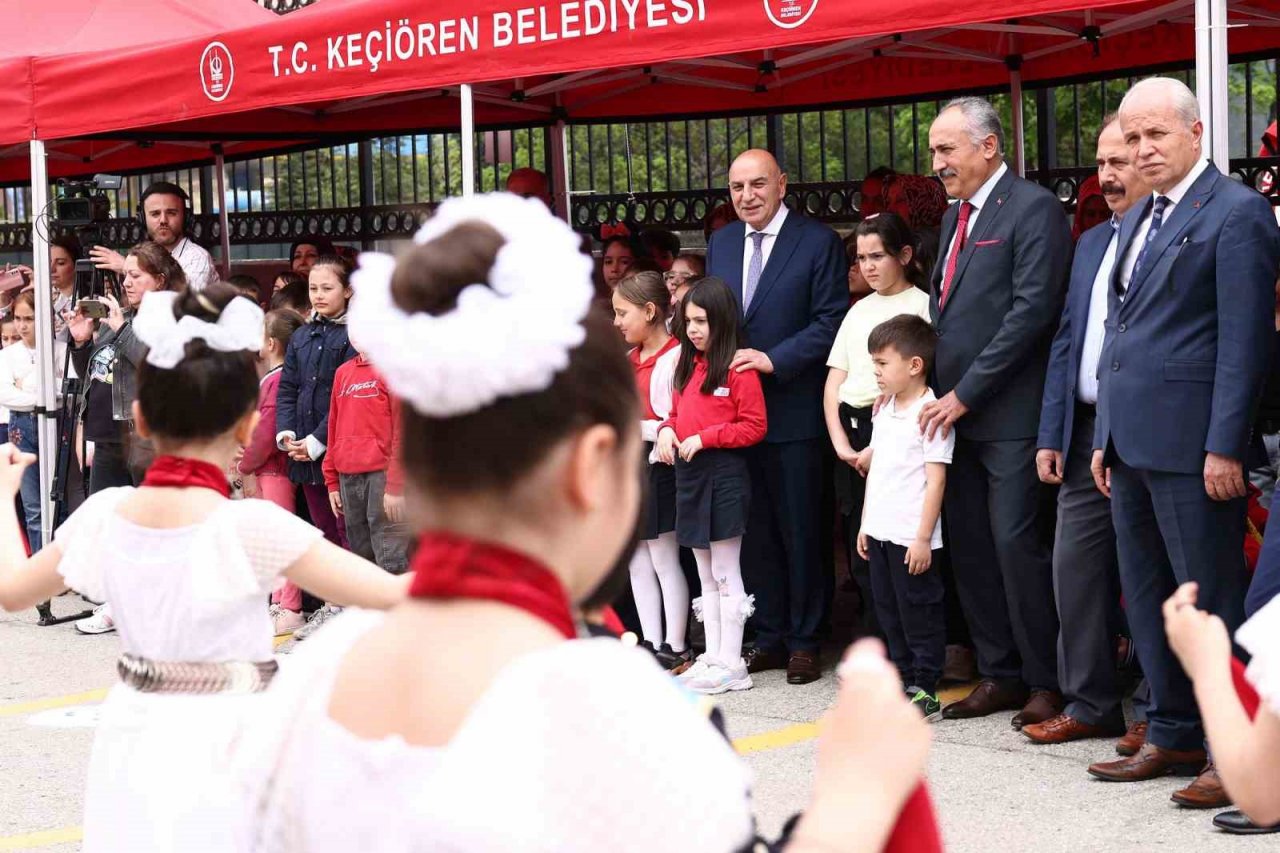 Geleceğin müzisyenleri için Kalaba İlkokuluna enstrüman desteği