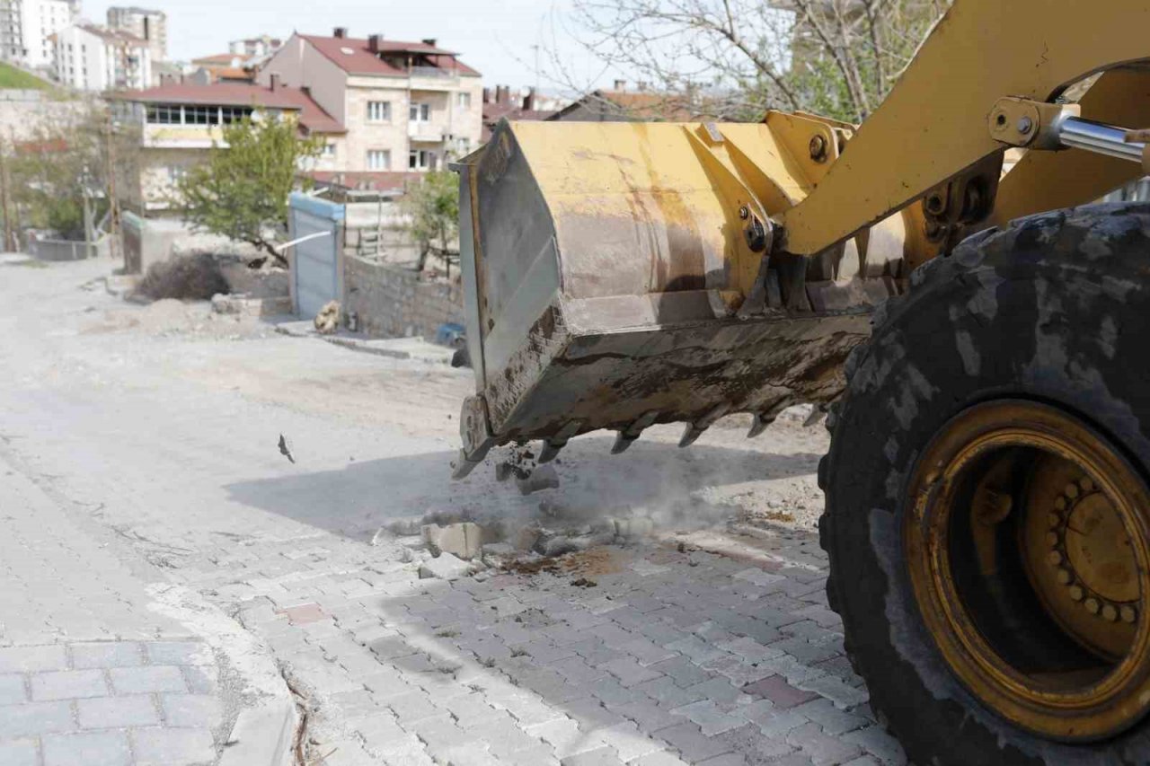Nevşehir’de yol yenileme çalışmaları devam ediyor