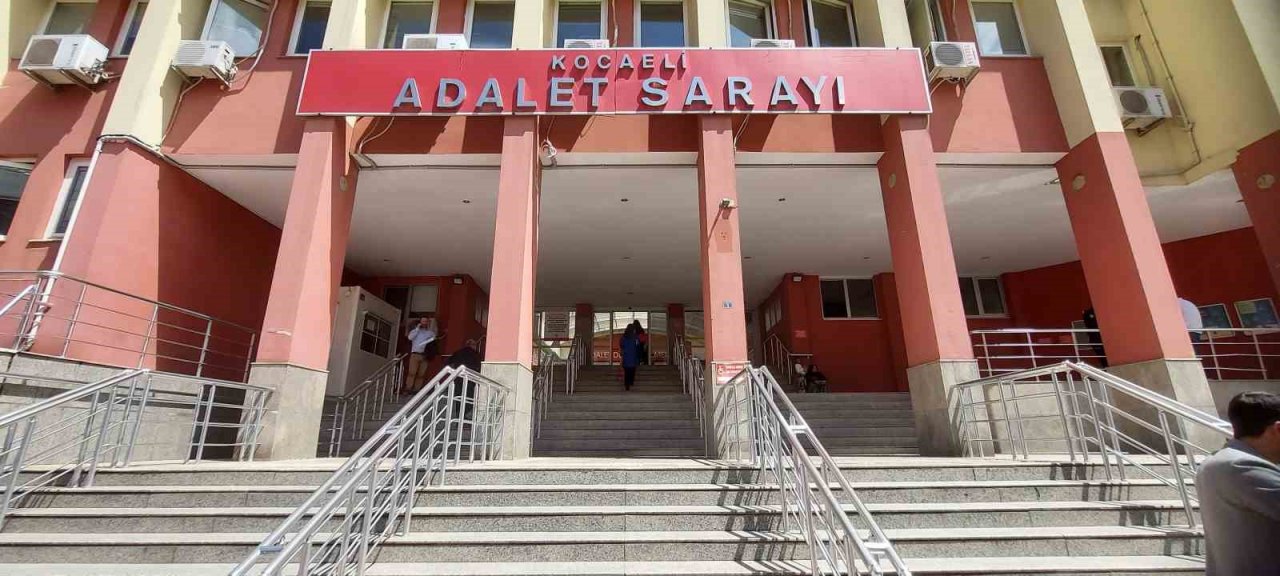 Ailece dolandırıcılık işine girişmişlerdi, tahliye edildiler