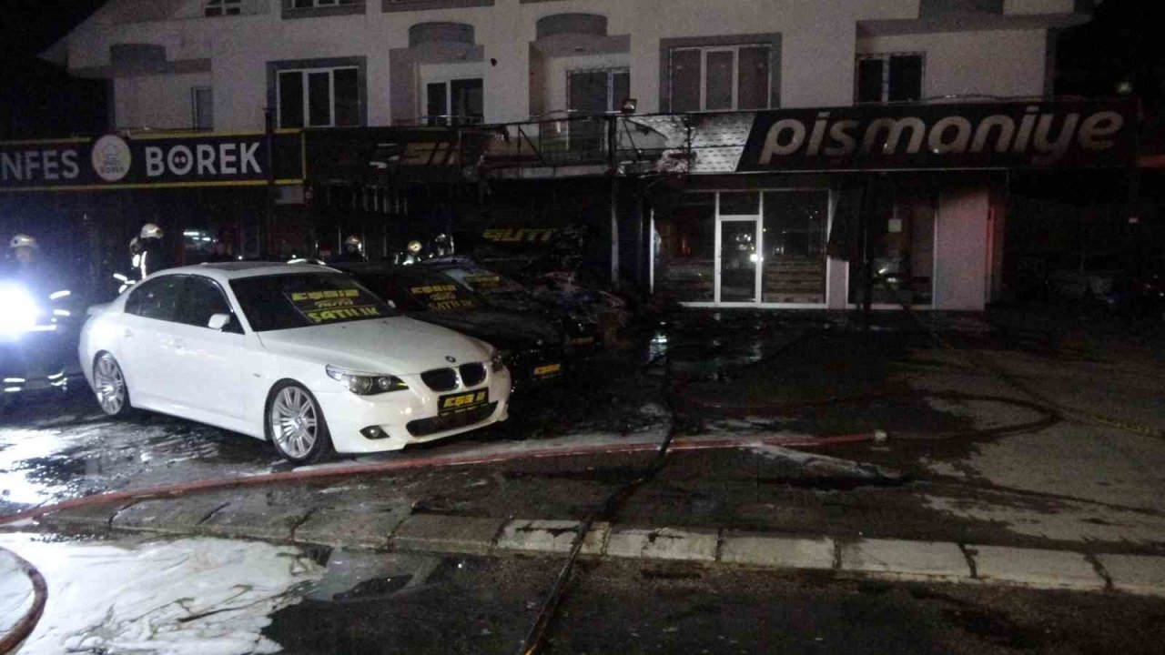 Aylar önce kurşunlanan oto galeride, bu sefer de lüks otomobiller alev alev yandı