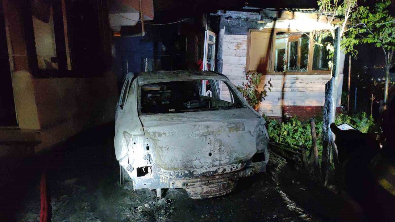 Annesini hastaneye götürmek için emanet aldığı araç alev topuna döndü