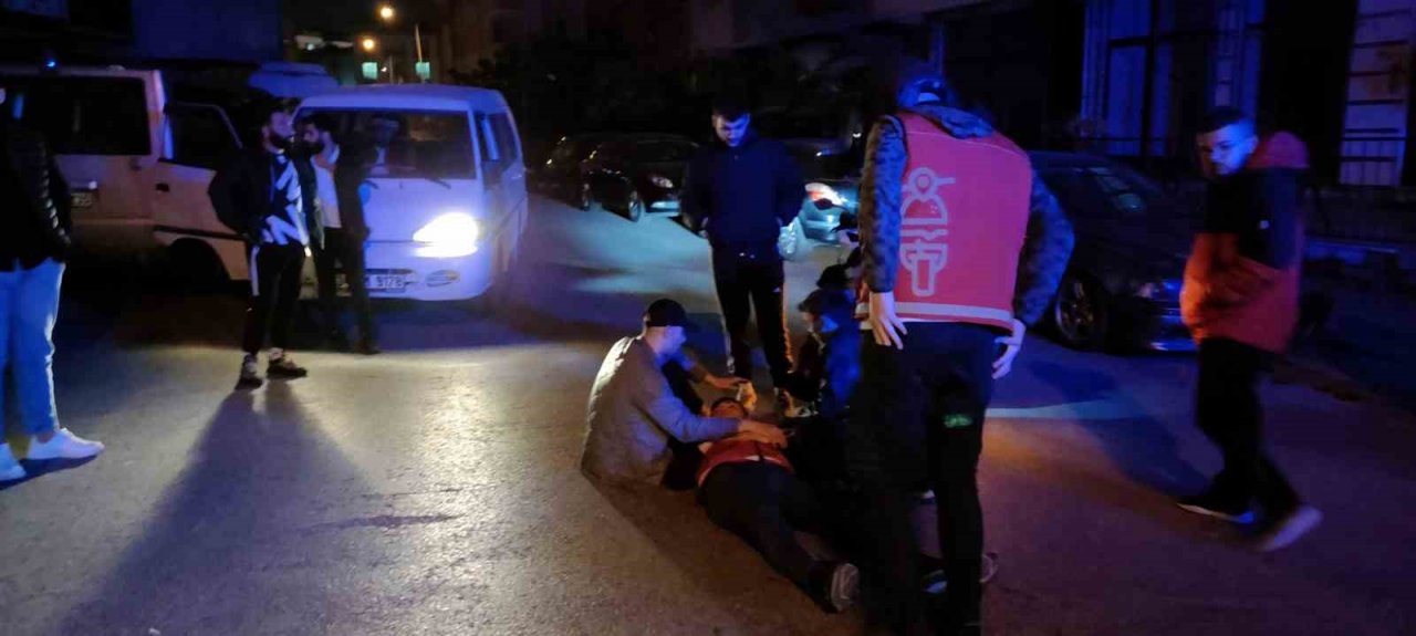 Otomobille çarpışan motosikletli kurye yaralandı