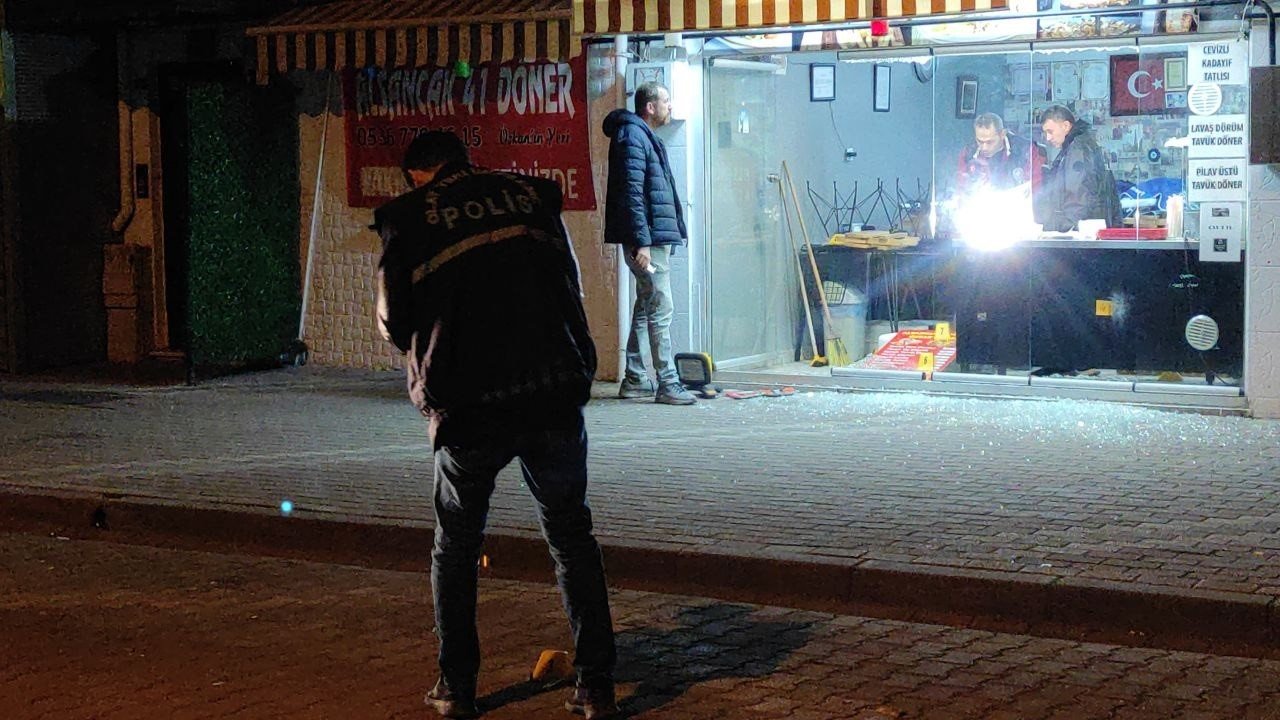 Dönerci dükkanı kurşunlandı