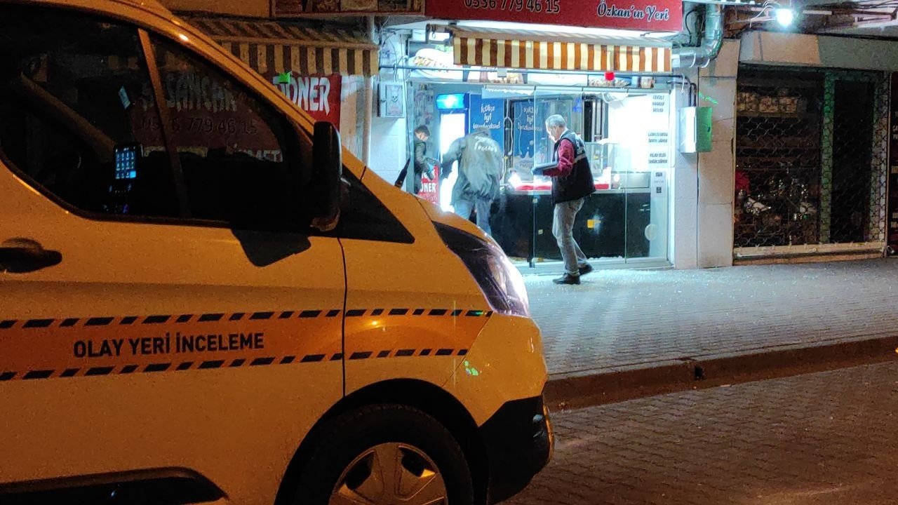 Dönerci dükkanı kurşunlandı